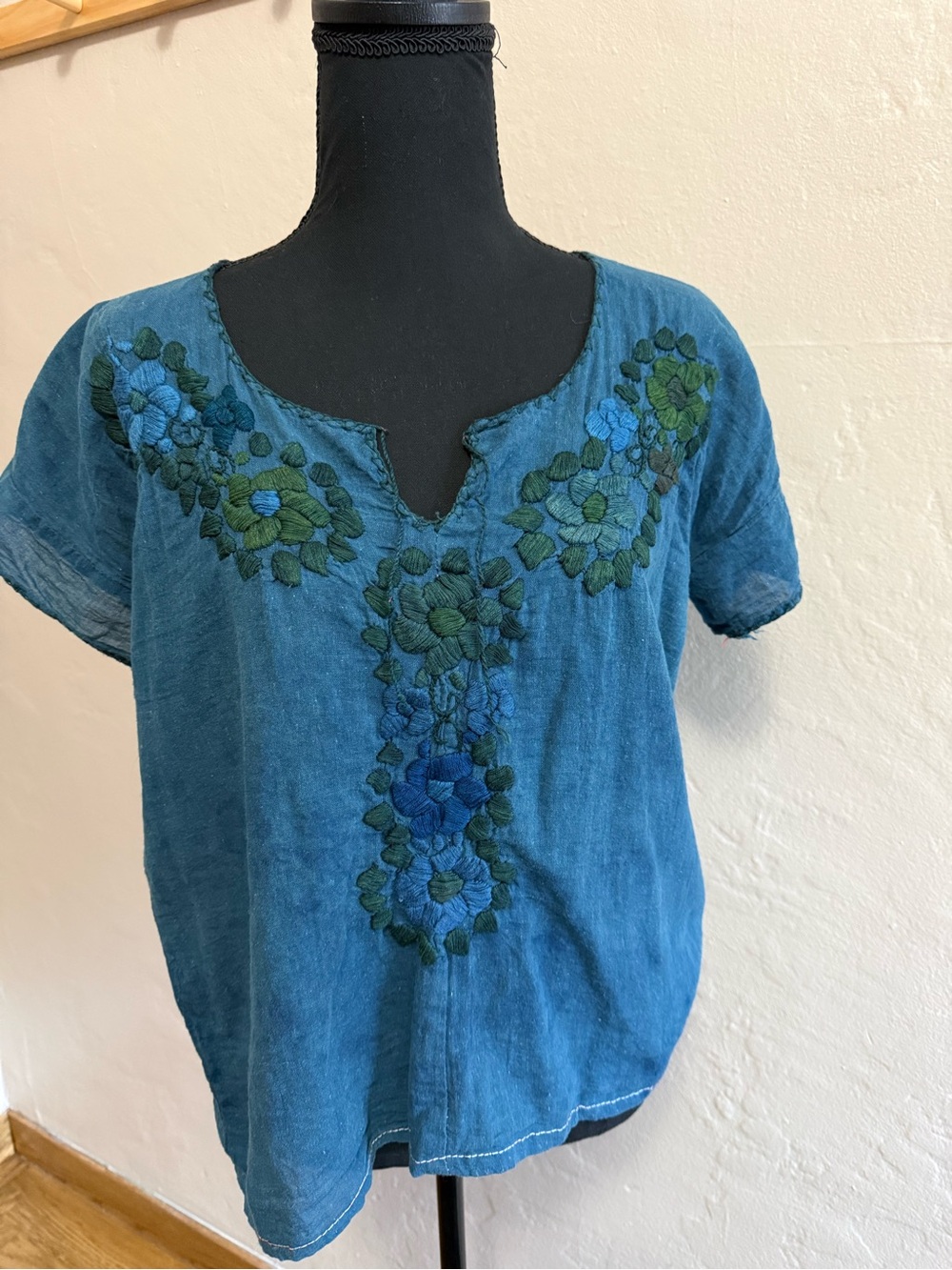 Boho Embroidered Blue Floral Short-Sleeve Women's Top Mexico small